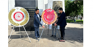 Diyarbakır CHP Atatürk anıtına çelenk bıraktı